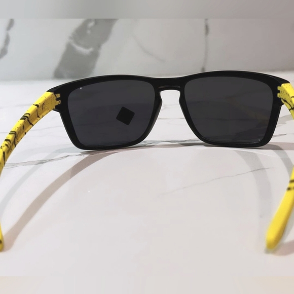 Unisex Oakley sunglasses - Picture 2 of 3
